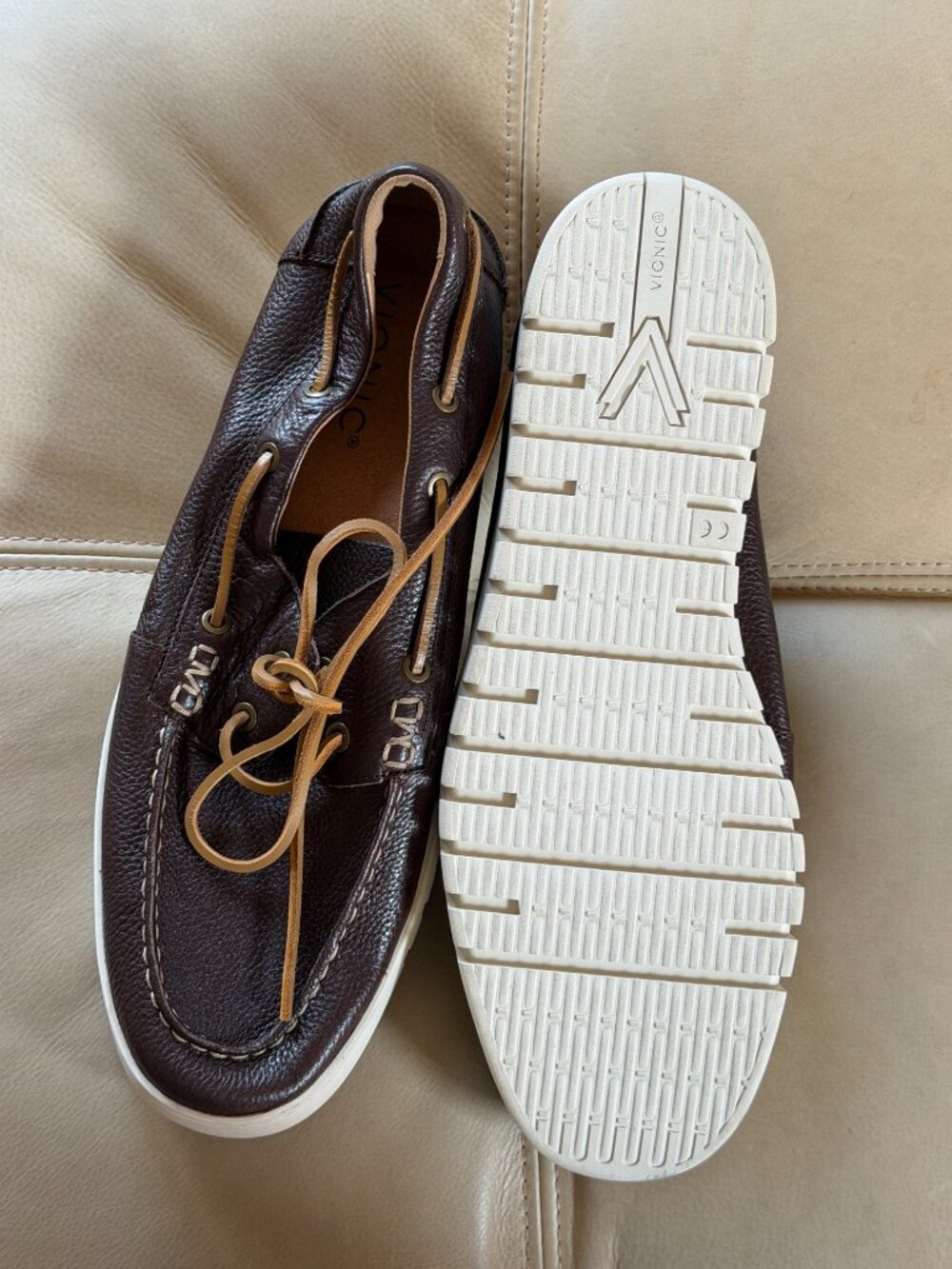 Vionic | Men's Uptown Boat Shoe - Picture 3 of 3